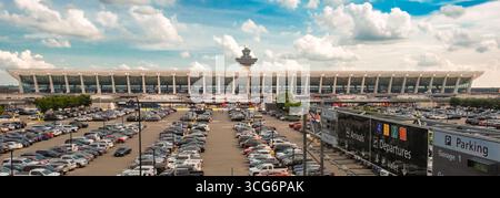 Washington Dulles Airport Terminal, Virginia, USA. Entworfen vom Architekten Eero Saarinen. Stockfoto