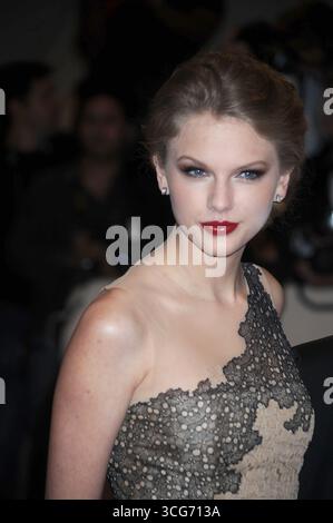 Manhattan, Vereinigte Staaten Von Amerika. Mai 2011. NEW YORK, NY - 2. MAI: Taylor Swift bei der „Alexander McQueen: Savage Beauty“ Kostüm Institute Gala im Metropolitan Museum of Art Am 2. Mai 2011 in New York City People: Taylor Swift Credit: Storms Media Group/Alamy Live News Stockfoto