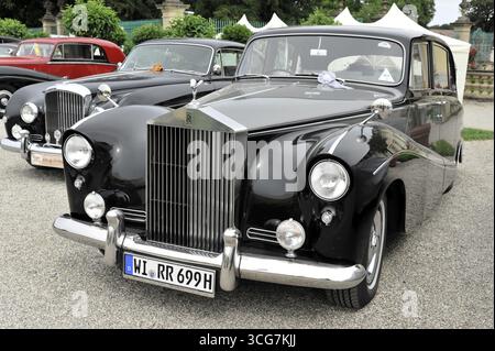 Schwarzer Rolls-Royce-Klassiker mit markantem Kühlergrill und runden Scheinwerfern – Retro Classics trifft auf Barock, Ludwigsburg, Baden-Württemberg, Germa Stockfoto