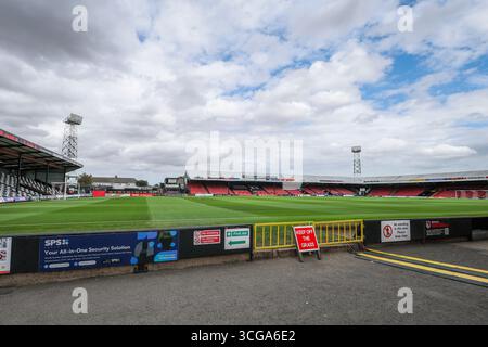 Cleethorpes, Großbritannien. August 2025. Blick auf das Stadion vor dem Spiel der zweiten Runde des Grimsby Town FC gegen Manchester United FC Carabao Cup am 27. August 2025 in Blundell Park, Cleethorpes, England, Großbritannien Credit: Phil Duncan/Every Second Media Credit: Every Second Media/Alamy Live News Stockfoto