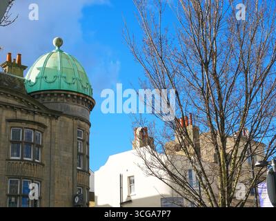 Straßenansicht der Terminus Road in Brighton and Hove, Brighton, East Sussex, aus der Nähe des Brighton Railway Station in Großbritannien. Stockfoto