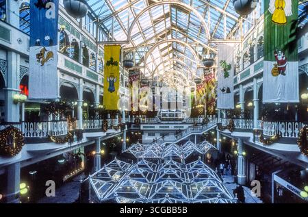 1998 Archivfoto des Innenraums von Stephen's Green Shopping Centre, Dublin. Stockfoto