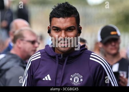 Cleethorpes, Großbritannien. August 2025. Casemiro von Manchester United kommt während des Carabao Cup-Spiels Grimsby Town gegen Manchester United am 27. August 2025 in Blundell Park, Cleethorpes, Großbritannien (Foto: Mark Cosgrove/News Images) in Cleethorpes, Großbritannien am 27. August 2025. (Foto: Mark Cosgrove/News Images/SIPA USA) Credit: SIPA USA/Alamy Live News Stockfoto