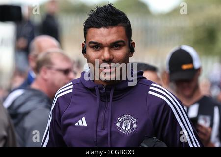 Cleethorpes, Großbritannien. August 2025. Casemiro von Manchester United kommt während des Carabao Cup-Spiels Grimsby Town gegen Manchester United am 27. August 2025 in Blundell Park, Cleethorpes, Großbritannien (Foto: Mark Cosgrove/News Images) in Cleethorpes, Großbritannien am 27. August 2025. (Foto: Mark Cosgrove/News Images/SIPA USA) Credit: SIPA USA/Alamy Live News Stockfoto