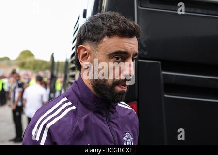 Cleethorpes, Großbritannien. August 2025. Bruno Fernandes von Manchester United kommt während des Carabao Cup-Spiels Grimsby Town gegen Manchester United am 27. August 2025 in Blundell Park, Cleethorpes, Großbritannien, am 27. August 2025 (Foto: Mark Cosgrove/News Images) in Cleethorpes, Großbritannien. (Foto: Mark Cosgrove/News Images/SIPA USA) Credit: SIPA USA/Alamy Live News Stockfoto