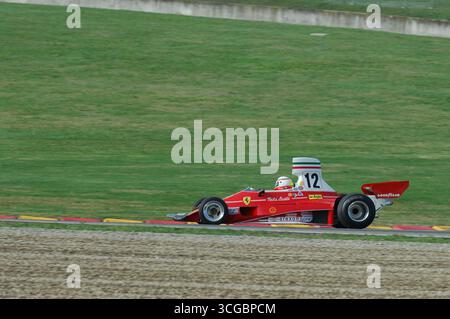 Mugello, Italien - 27. Oktober 2007: Unbekannter Lauf mit dem historischen Ferrari F1 312T Jahr 1975 ex Niki Lauda während der Veranstaltung der Ferrari Racing Days Jahr 200 Stockfoto