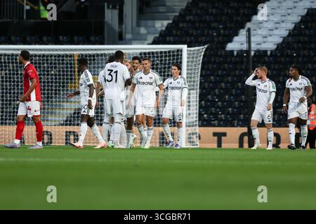 Fulham, London, Großbritannien. 27. August 2025; Craven Cottage, Fulham, London, EFL Carabao Cup Football, Fulham gegen Bristol City; Raul Jimenez aus Fulham feiert mit seinem Team das 1. Tor des Spiels in der 8. Minute für 1-0 mit seinem Team Credit: Action Plus Sports Images/Alamy Live News Stockfoto