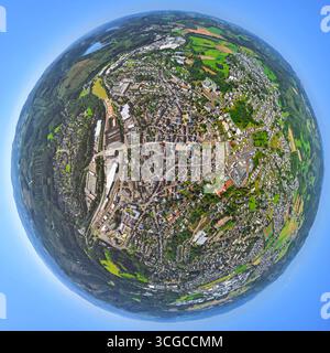 Luftbild, Wohngebiet und Ortsansicht Attendorn Mitte, City und Innenstadtansicht, Erdkugel, Fisheye Aufnahme, Fischaugen Aufnahme, 360 Grad Aufnahme, winzige Welt, kleiner Planet, Fischaugenbild, Attendorn, Ruhrgebiet, Nordrhein-Westfalen, Deutschland ACHTUNGxMINDESTHONORARx60xEURO *** Luftaufnahme, Wohngebiet und Stadtansicht Attendorn Zentrum, Stadt- und Innenstadtansicht, Erdkugel, Fischaugenbild, 360-Grad-Bild, winzige Welt, kleiner Planet, Fischaugenbild, Attendorn, Ruhrgebiet, Nordrhein-Westfalen, Deutschland ACHTUNGxMINDESTHONORARx60xEURO Stockfoto