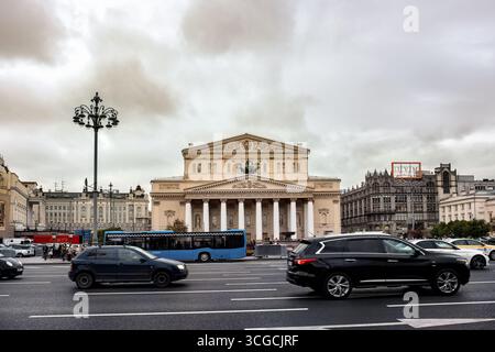 Das Gebäude des Bolschoi-Theaters in Moskau: Moskau, Russland - 12. Oktober 2022 Stockfoto