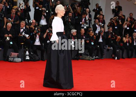 27. August 2025, Venedig, Veneto, Italien: TILDA SWINTON auf dem roten Teppich für die Premiere von „La Grazia“ beim 82. Venedig Filmfestival im Lido von Venedig, Italien. (Kreditbild: © Mickael Chavet/ZUMA Press Wire) NUR REDAKTIONELLE VERWENDUNG! Nicht für kommerzielle ZWECKE! Stockfoto