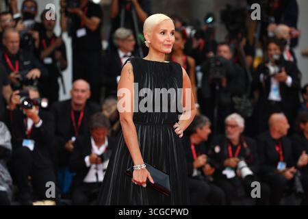 27. August 2025, Venedig, Veneto, Italien: JULIA DUCOURNAU auf dem roten Teppich für die Premiere „La Grazia“ beim 82. Venedig Filmfestival im Lido von Venedig, Italien. (Kreditbild: © Mickael Chavet/ZUMA Press Wire) NUR REDAKTIONELLE VERWENDUNG! Nicht für kommerzielle ZWECKE! Stockfoto