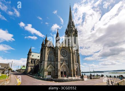 Die Cathedral Church of St. Colman, auch bekannt als Cobh Cathedral und Queenstown Cathedral, ist eine Kathedrale mit einem Turm in Cobh, County Cork, Irland. Stockfoto
