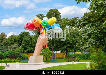 Tulpenstrauß von Jeff Koons in Paris, Einem modernen künstlerischen Wahrzeichen Stockfoto