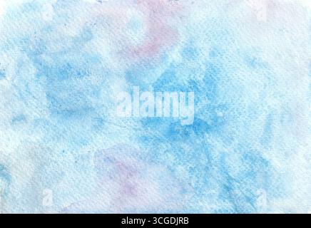 Abstrakter Hintergrund mit Aquarell. Verschiedene Blautöne, Violett. Textur von Aquarellpapier ist sichtbar. Chaotische Flecken. An Orten, die kaum wahrnehmbar sind Stockfoto