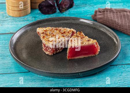 Japanisches Thunfisch-Tataki mit Sesamsamen Stockfoto