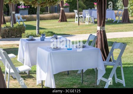 Nachmittagstee im Garten des Imperiel Hotels, Hythe, Kent. Stockfoto