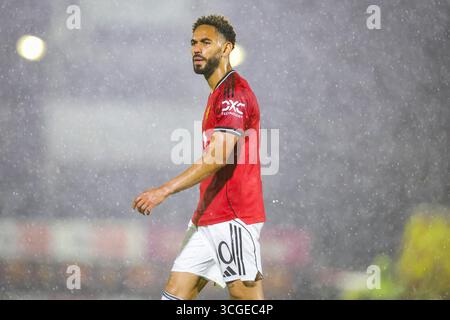 Cleethorpes, Großbritannien. August 2025. Manchester United Stürmer Matheus Cunha (10) während des Spiels Grimsby Town FC gegen Manchester United FC Carabao Cup 2. Runde im Blundell Park, Cleethorpes, England, Vereinigtes Königreich am 27. August 2025 Credit: Phil Duncan/Every Second Media Credit: Every Second Media/Alamy Live News Stockfoto