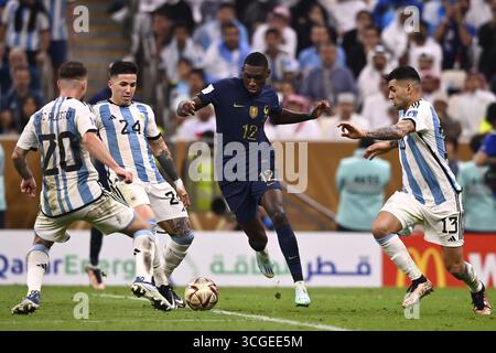 Lusail, Katar. Dezember 2022. Foto Fabio Ferrari/LaPresse - 18 Dicembre 2022 Lusail, Katar - Sport - Calcio - Katar 2022 - Coppa del Mondo FIFA - Argentinien vs Francia - Finale - Lusail ikonisches Stadion - Nella Foto: Christopher Nkunku (FRA) 18. Dezember 2022 Lusail, Katar - Sport - Fußball - Katar 2022 - FIFA-Weltmeisterschaft - Argentinien vs Francia - Finale - Lusail - Lusail ikonisches Stadion - Lusail - Lusail - Finale - Lusail ikonisches Stadion in der Lusail Live-Presse: Christopher Nunkamy Stockfoto