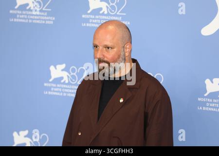 28. August 2025, Venedig, Veneto, Italien: YORGOS LANTHIMOS beim Fotobesuch zum Film Bugonia beim 82. Venedig Filmfestival im Lido von Venedig. (Kreditbild: © Mickael Chavet/ZUMA Press Wire) NUR REDAKTIONELLE VERWENDUNG! Nicht für kommerzielle ZWECKE! Stockfoto