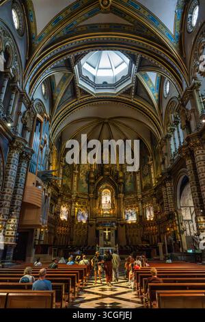Das Innere der Basilika Santa Maria de Montserrat befindet sich in der spanischen Region Katalonien Stockfoto