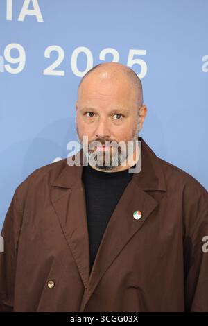 Venedig, Italien, 28. August 2025. Regisseur Yorgos Lanthimos beim Fotobesuch für den Film Bugonia beim 82. Internationalen Filmfestival von Venedig. Foto: Doreen Kennedy / Alamy Live News. Stockfoto