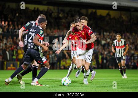 Cleethorpes, Großbritannien. August 2025. Manchester United Benjamin Sesko (30) während des Spiels Grimsby Town FC gegen Manchester United FC Carabao Cup 2. Runde im Blundell Park, Cleethorpes, England, Vereinigtes Königreich am 27. August 2025 Credit: Phil Duncan/Every Second Media Credit: Every Second Media/Alamy Live News Stockfoto