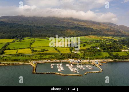 Rolling Hills rund um die Carlingford Marina, Carlingford, Louth, Republik Irland Stockfoto