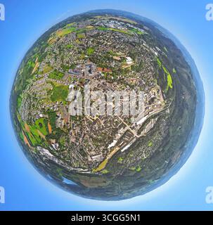 Luftbild, Wohngebiet und Ortsansicht Attendorn Mitte, City und Innenstadtansicht, Erdkugel, Fisheye Aufnahme, Fischaugen Aufnahme, 360 Grad Aufnahme, winzige Welt, kleiner Planet, Fischaugenbild, Attendorn, Ruhrgebiet, Nordrhein-Westfalen, Deutschland ACHTUNGxMINDESTHONORARx60xEURO *** Luftaufnahme, Wohngebiet und Stadtansicht Attendorn Zentrum, Stadt- und Innenstadtansicht, Erdkugel, Fischaugenbild, 360-Grad-Bild, winzige Welt, kleiner Planet, Fischaugenbild, Attendorn, Ruhrgebiet, Nordrhein-Westfalen, Deutschland ACHTUNGxMINDESTHONORARx60xEURO Stockfoto