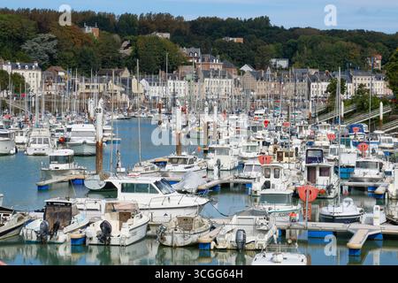 SAINT VALERY EN CAUX HARBOUR FRANKREICH Stockfoto
