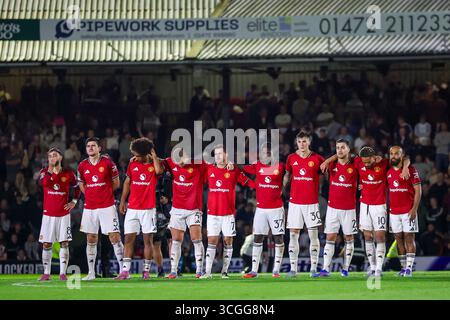 Cleethorpes, Großbritannien. August 2025. United Team beim Elfmeterschießen während des Spiels Grimsby Town FC gegen Manchester United FC Carabao Cup 2. Runde im Blundell Park, Cleethorpes, England, Großbritannien am 27. August 2025 Credit: Phil Duncan/Every Second Media Credit: Every Second Media/Alamy Live News Stockfoto