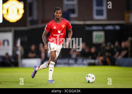 Cleethorpes, Großbritannien. August 2025. Manchester United Defender Ayden Heaven (26) während des Spiels Grimsby Town FC gegen Manchester United FC Carabao Cup 2. Runde im Blundell Park, Cleethorpes, England, Großbritannien am 27. August 2025 Credit: Phil Duncan/Every Second Media Credit: Every Second Media/Alamy Live News Stockfoto