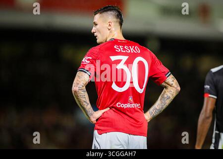 Cleethorpes, Großbritannien. August 2025. Manchester United Benjamin Sesko (30) während des Spiels Grimsby Town FC gegen Manchester United FC Carabao Cup 2. Runde im Blundell Park, Cleethorpes, England, Vereinigtes Königreich am 27. August 2025 Credit: Phil Duncan/Every Second Media Credit: Every Second Media/Alamy Live News Stockfoto