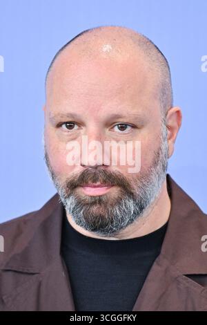 Venedig, Italien. August 2025. Yorgos Lanthimos besuchte den Bugonia Photocall im Rahmen des 82. Internationalen Filmfestivals von Venedig am 28. August 2025 im Lido in Venedig. Foto: Aurore Marechal/ABACAPRESS.COM Credit: Abaca Press/Alamy Live News Stockfoto