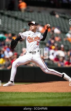 Baltimore, USA. August 2025. BALTIMORE, MD - 28. AUGUST: Baltimore Orioles Pitcher Cade Povich (37) auf dem Hügel während eines MLB-Spiels zwischen den Baltimore Orioles und den Boston Red Sox am 28. August 2025 im Oriole Park at Camden Yards in Baltimore, Maryland. (Foto: Tony Quinn/SipaUSA) Credit: SIPA USA/Alamy Live News Stockfoto