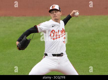 Baltimore, USA. August 2025. BALTIMORE, MD - 28. AUGUST: Baltimore Orioles Pitcher Cade Povich (37) auf dem Hügel während eines MLB-Spiels zwischen den Baltimore Orioles und den Boston Red Sox am 28. August 2025 im Oriole Park at Camden Yards in Baltimore, Maryland. (Foto: Tony Quinn/SipaUSA) Credit: SIPA USA/Alamy Live News Stockfoto