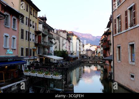 Annecy, Frankreich - 28. April: Foto des Kanals am 28. April 2017 in Annecy, Frankreich. Stockfoto