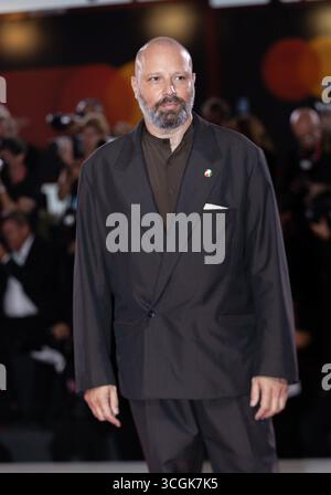 Venedig, Italien. August 2025. VENEDIG, ITALIEN. 28. August 2025: Yorgos Lanthimos bei der Premiere von Bugonia beim 82. Internationalen Filmfestival von Venedig. Foto: Kristina Afanasyeva/FeatureflashVENICE, ITALIEN - 28. AUGUST: Yorgos Lanthimos besucht den roten Teppich „Bugonia“ während des 82. Internationalen Filmfestivals von Venedig am 28. August 2025 in Venedig. Quelle: Paul Smith/Alamy Live News Stockfoto