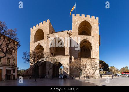 Ein Bild der Serranos Towers in Valencia. Stockfoto