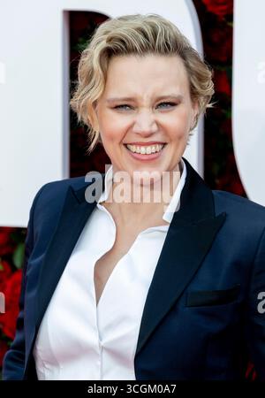 28. August 2025, London, England, UK - Kate McKinnon bei der Roses UK Premiere, Odeon Luxe Leicester Square Stockfoto