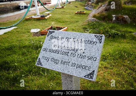 Garten der Reflexion zum Gedenken an alle Seelen, die auf See Burtonport County donegal republik irland verloren gegangen sind Stockfoto