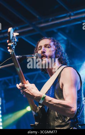 Sheffield, Großbritannien. August 2025. Demob Happy tritt beim Rock N Roll Circus Festival in Sheffield auf. Quelle: Thomas Jackson/Alamy Live News Stockfoto