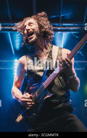 Sheffield, Großbritannien. August 2025. Demob Happy tritt beim Rock N Roll Circus Festival in Sheffield auf. Quelle: Thomas Jackson/Alamy Live News Stockfoto