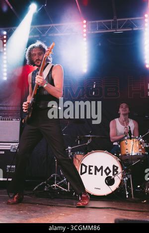 Sheffield, Großbritannien. August 2025. Demob Happy tritt beim Rock N Roll Circus Festival in Sheffield auf. Quelle: Thomas Jackson/Alamy Live News Stockfoto