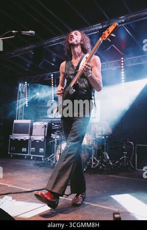 Sheffield, Großbritannien. August 2025. Demob Happy tritt beim Rock N Roll Circus Festival in Sheffield auf. Quelle: Thomas Jackson/Alamy Live News Stockfoto