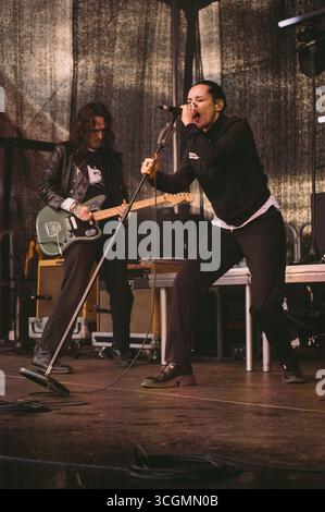 Sheffield, Großbritannien. August 2025. Jehnny Beth tritt beim Rock N Roll Circus Festival in Sheffield auf. Quelle: Thomas Jackson/Alamy Live News Stockfoto
