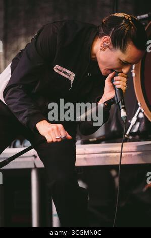 Sheffield, Großbritannien. August 2025. Jehnny Beth tritt beim Rock N Roll Circus Festival in Sheffield auf. Quelle: Thomas Jackson/Alamy Live News Stockfoto