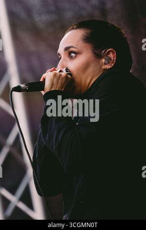 Sheffield, Großbritannien. August 2025. Jehnny Beth tritt beim Rock N Roll Circus Festival in Sheffield auf. Quelle: Thomas Jackson/Alamy Live News Stockfoto