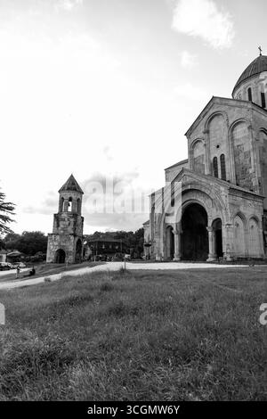 Kutaisi, Georgien - 15. Juni 2024: Die Kathedrale von Bagrati, ein Meisterwerk mittelalterlicher georgianischer Architektur, ist eine Kathedrale aus dem 11. Jahrhundert in der Stadt Kuta Stockfoto