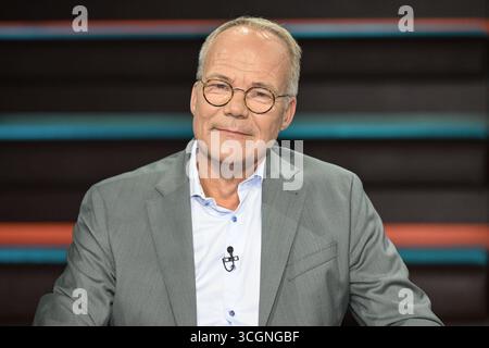 Markus Lanz li. mit Matthias Miersch 08/25 ihr Markus Lanz li. Und Matthias Miersch am 26. August 2025 in Markus Lanz , ZDF TV Fernsehen Talkshow Talkshow Talkshow Deutschland deutsch deutscher Mann Männer Politiker Politik SPD Fraktionschef Mann Italien Italienisch Italienisch-deutscher Moderator Fotografie Fotograf Journalismus Journalismus Journalismus Journalismus Journalist Autor Autor Gastmoderator deutsch-italienischer Moderator Fotograf deutscher Politiker quer Porträt lächelnd *** Markus Lanz li mit Matthias Miersch 08 25 ihr Markus Lanz li und Matthias Miersch am 26. August 2025 in Mark Stockfoto