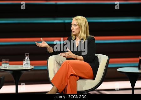 Melanie Amann Journalistin 08/25 ihre Melanie Amann am 27. August 2025 in Markus Lanz , ZDF Aufzeichnung vom 26. August 2025 TV Fernsehen Talkshow Talkshow Deutschland deutsch deutsche Frau Journalismus SPIEGEL Redakteurin Autorin Journalistin german female quer halb sitzend sprechend gestikuliert *** Melanie Amann Journalistin 08 25 Ihre Melanie Amann am 27. August 2025 in Markus Lanz , ZDF Aufnahme vom 26. August 2025 Stockfoto